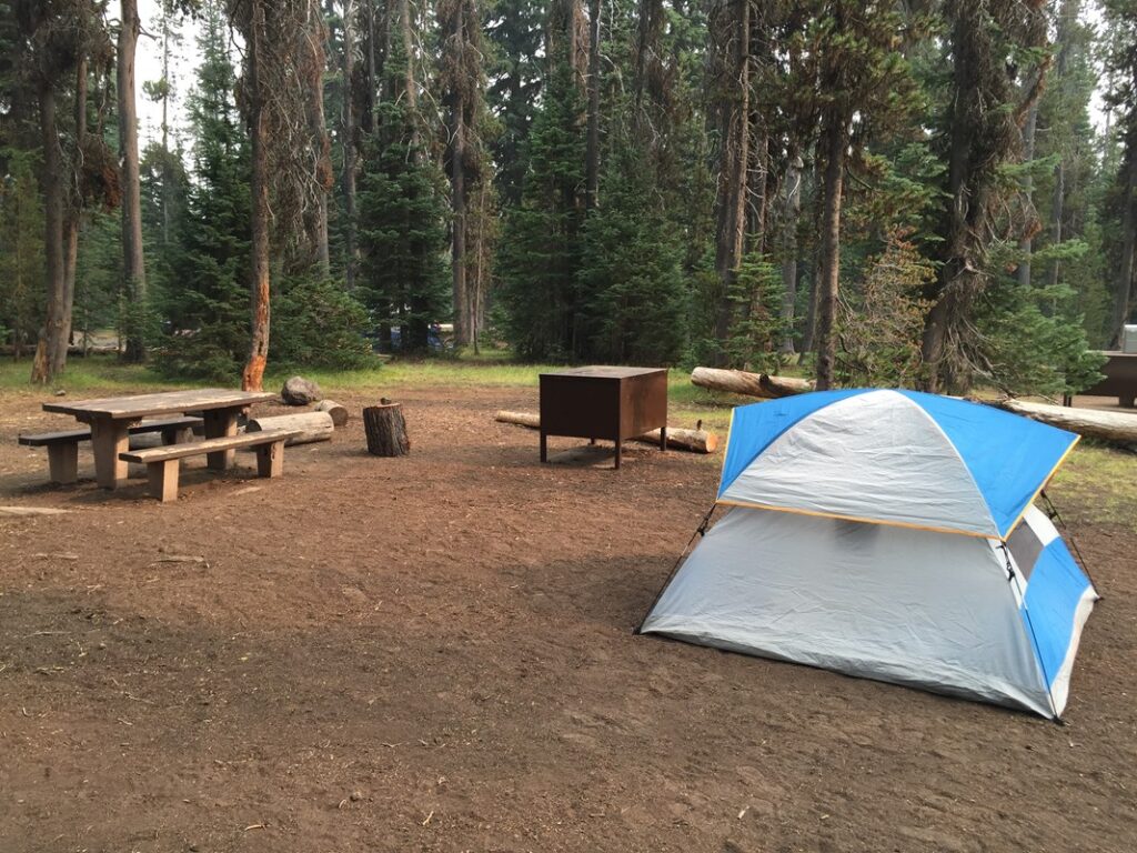 camping crater lake